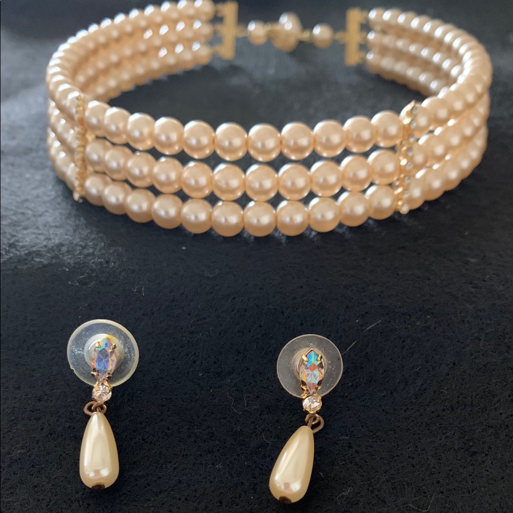 Pearl Choker and earrings